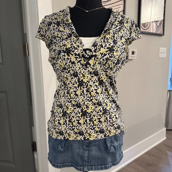 Candie's Floral Print V-Neck Top with Buckle Detail \ Y2K Vintage Candie's Top - Picture 1 of 10